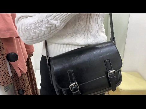 ❤️ Фитинг бөлмөсүндө жаш канчык FeralBerryди дилдо менен коомдук мастурбациялоо ❤️ Порно видео ky.porn-milf300.ru ❌️
